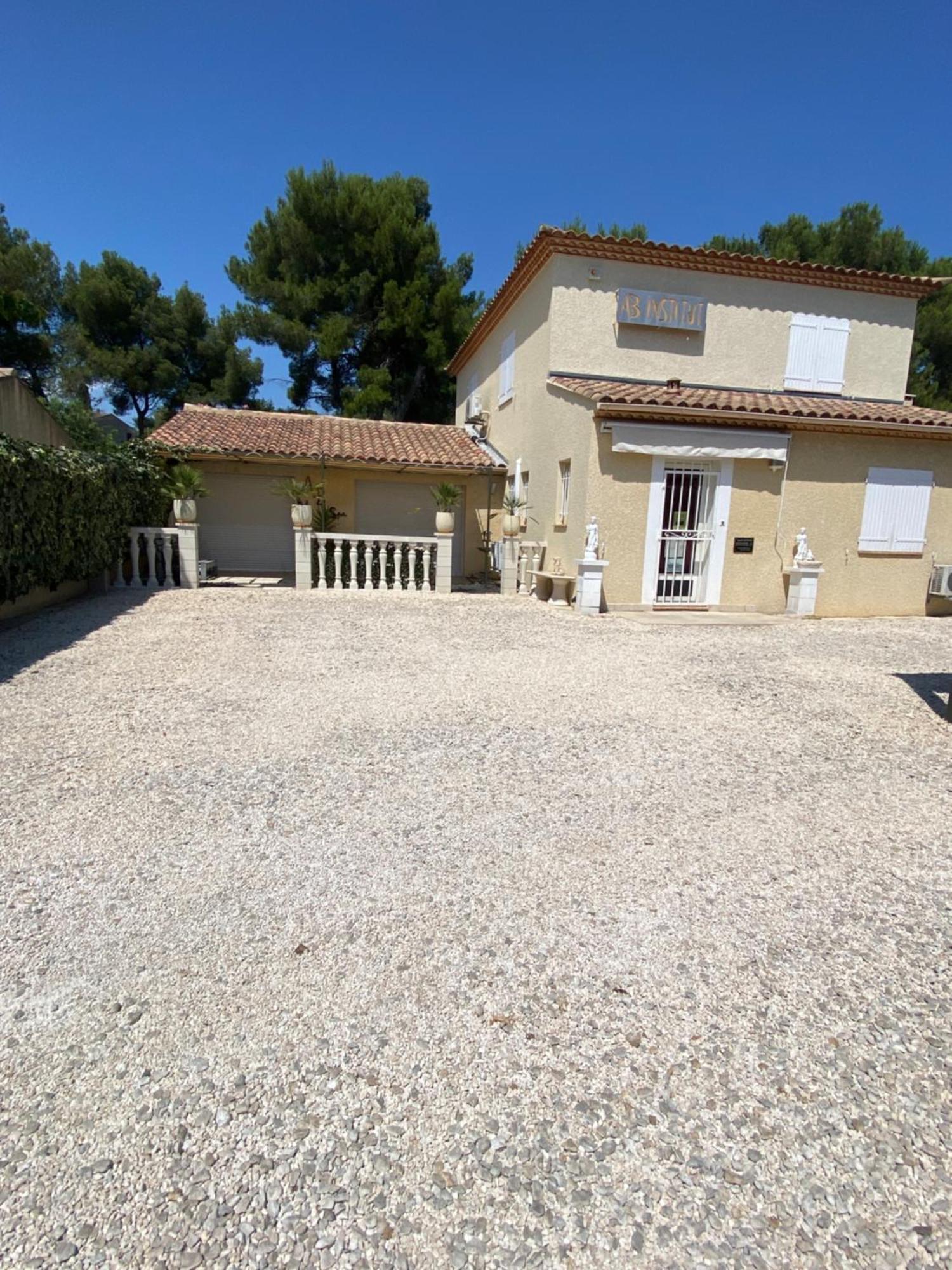 Suite Spa Acces Autonome Beaucaire  Eksteriør billede